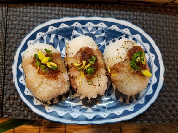 肉巻きおにぎり　(3個入)